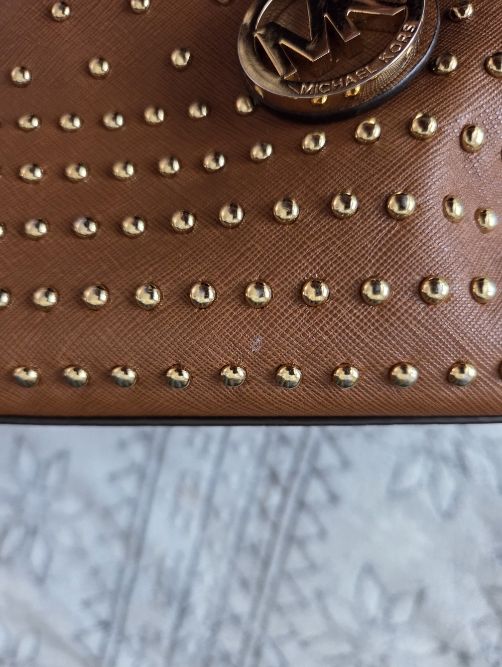 Michael Kors Tan Gold Studded Leather Jet Set Tote Bag Large Size Travel Office - Picture 16 of 16